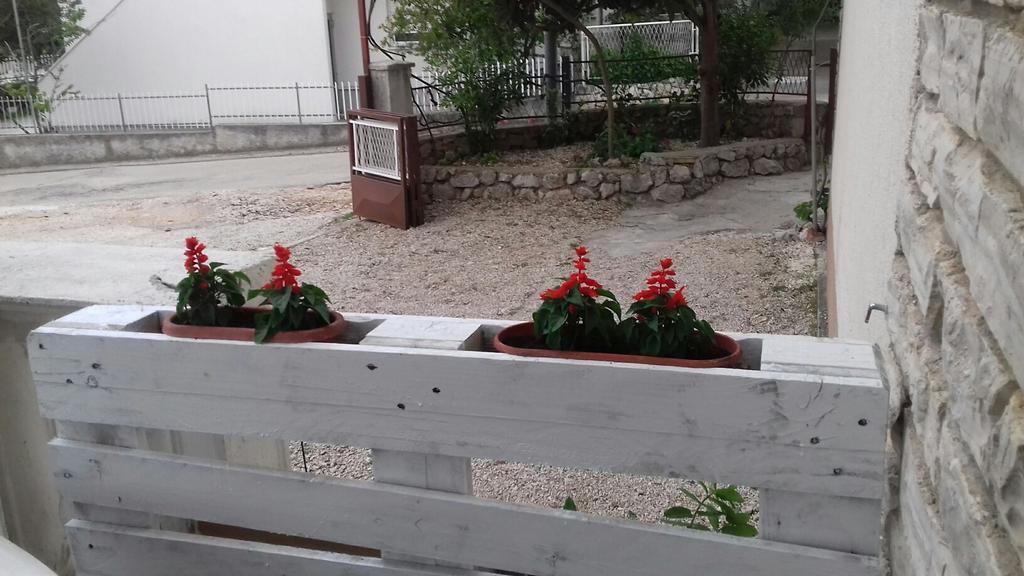 Apartmani Varnica Grebastica Bagian luar foto